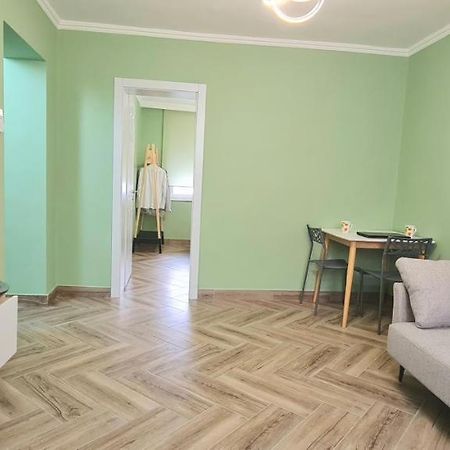 2V1 - Blloku Zy Apartment ติรานา ภายนอก รูปภาพ