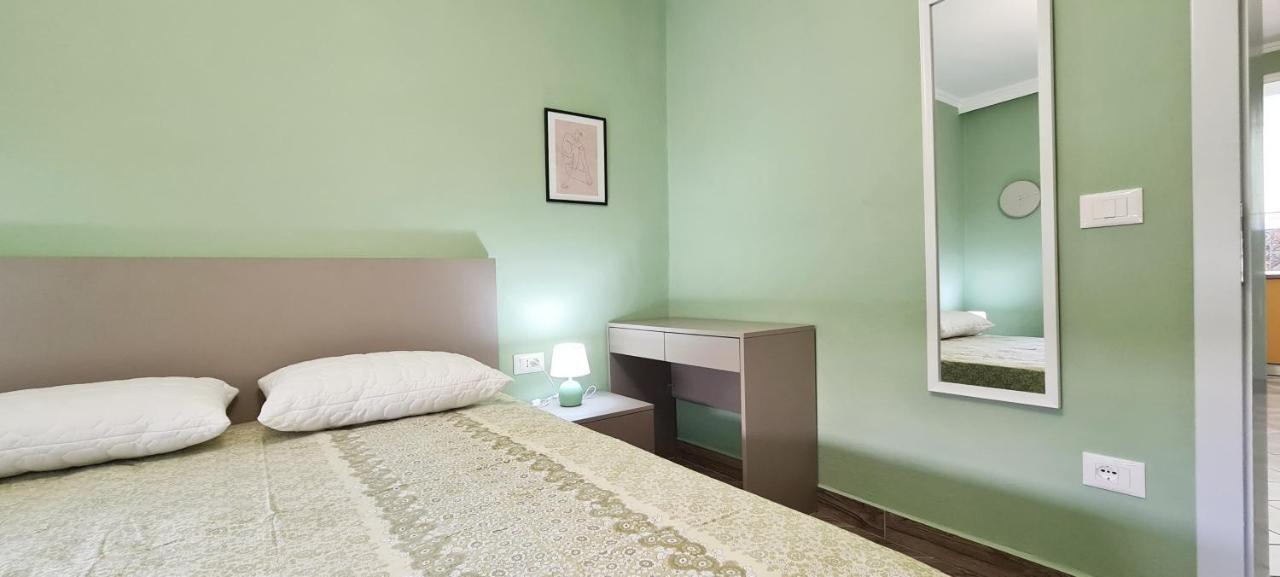 2V1 - Blloku Zy Apartment ติรานา ภายนอก รูปภาพ