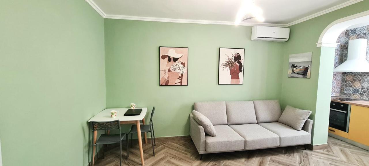 2V1 - Blloku Zy Apartment ติรานา ภายนอก รูปภาพ