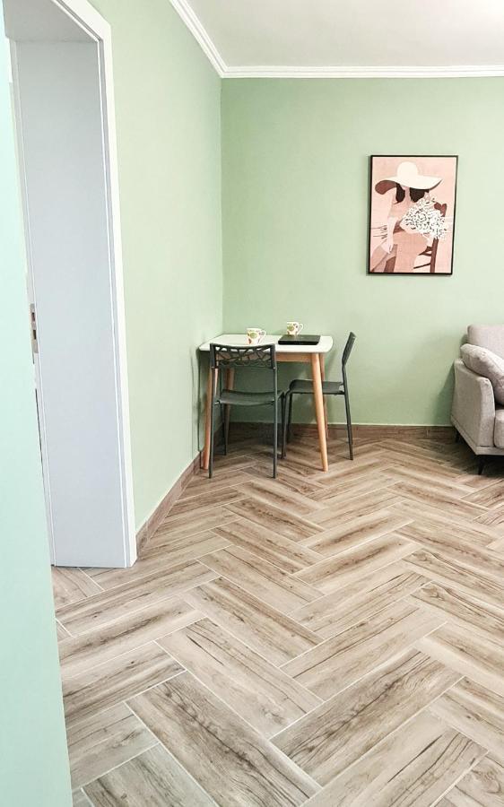 2V1 - Blloku Zy Apartment ติรานา ภายนอก รูปภาพ