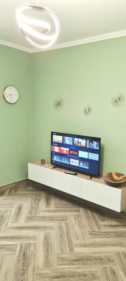 2V1 - Blloku Zy Apartment ติรานา ภายนอก รูปภาพ