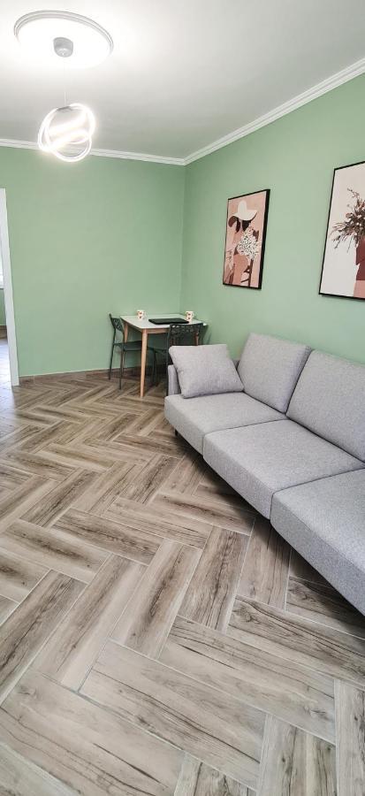 2V1 - Blloku Zy Apartment ติรานา ภายนอก รูปภาพ