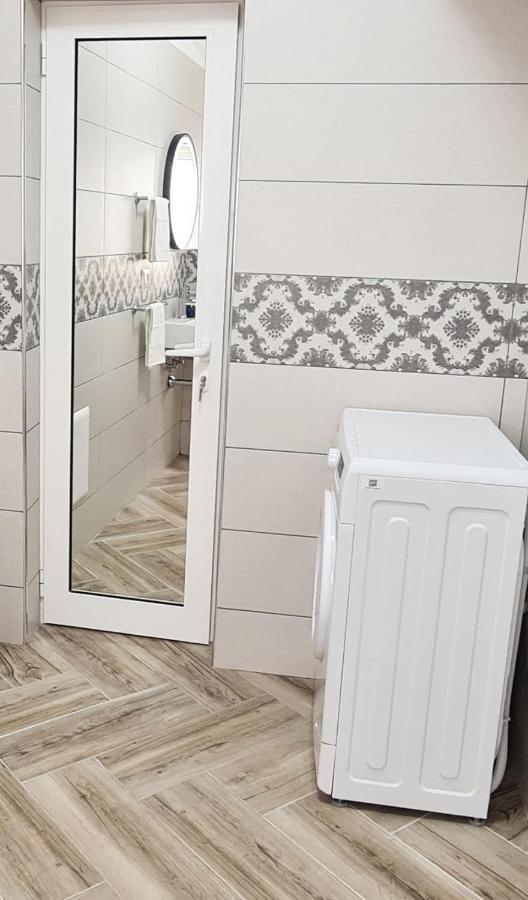 2V1 - Blloku Zy Apartment ติรานา ภายนอก รูปภาพ