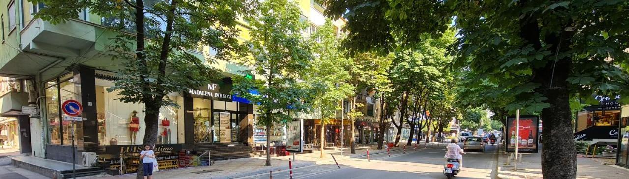 2V1 - Blloku Zy Apartment ติรานา ภายนอก รูปภาพ